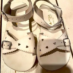 Kids White saltwater sandals